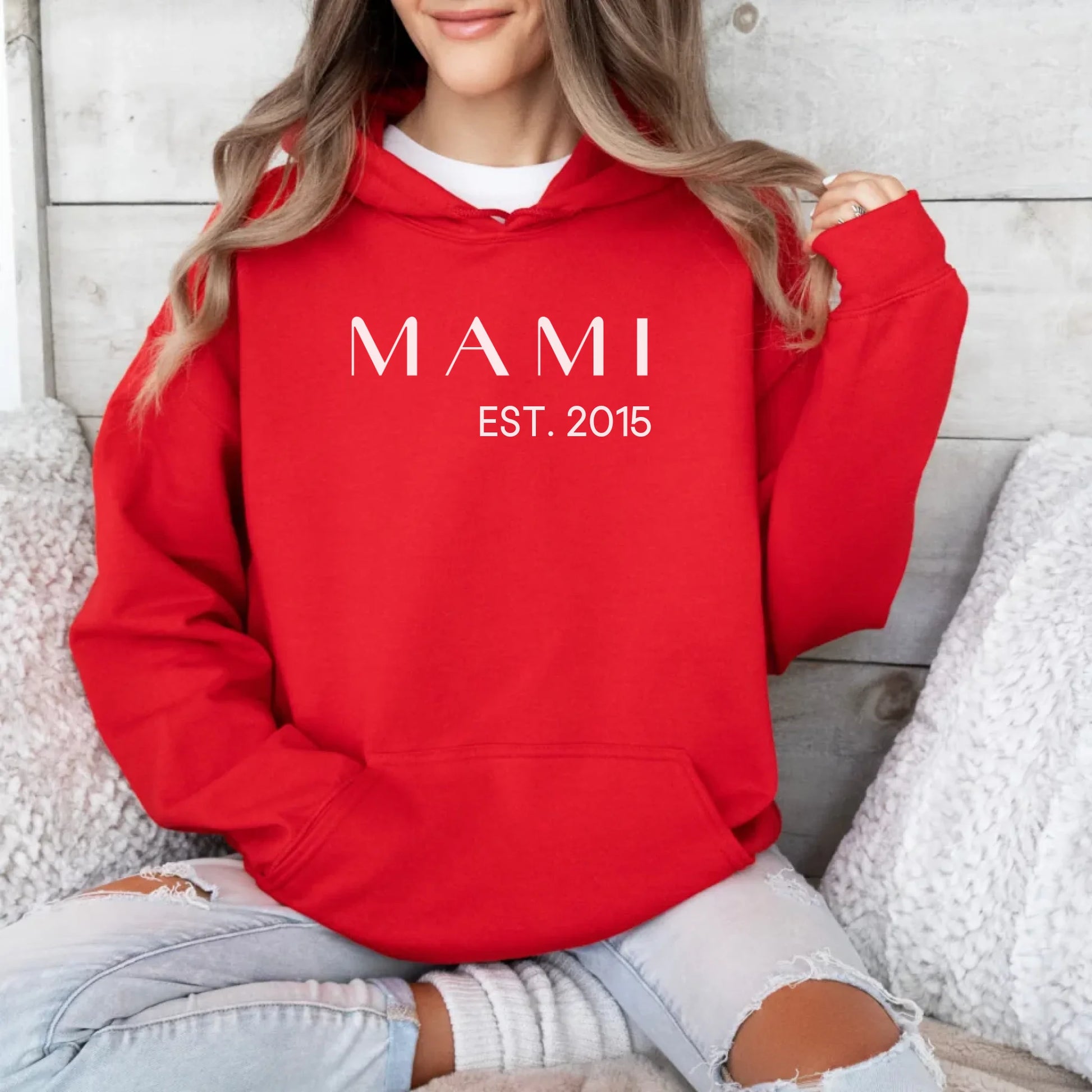 Printify Personalisierbares Mama Hoodie "Mami mit Datum" Hoodie Mama Design 2 Red
