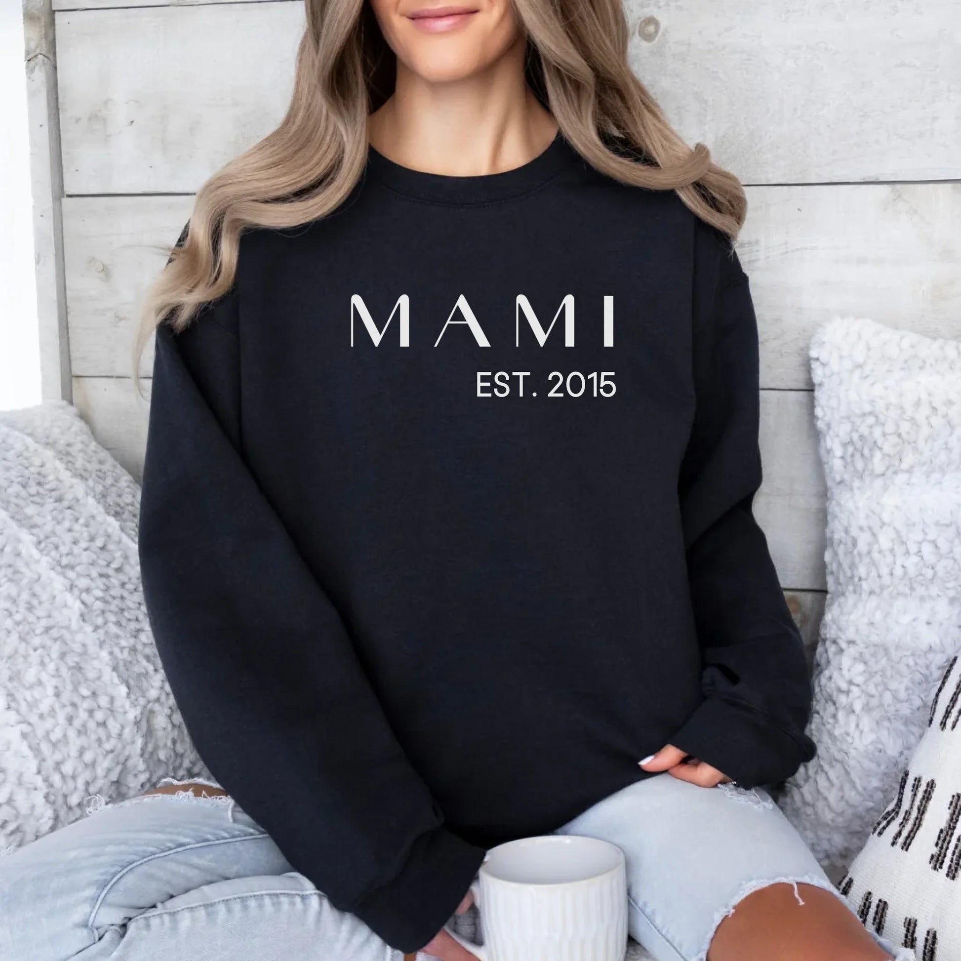 Printify Personalisierbares Mama Sweatshirt "Mami mit Datum" Sweatshirt Mama Design 2 Black