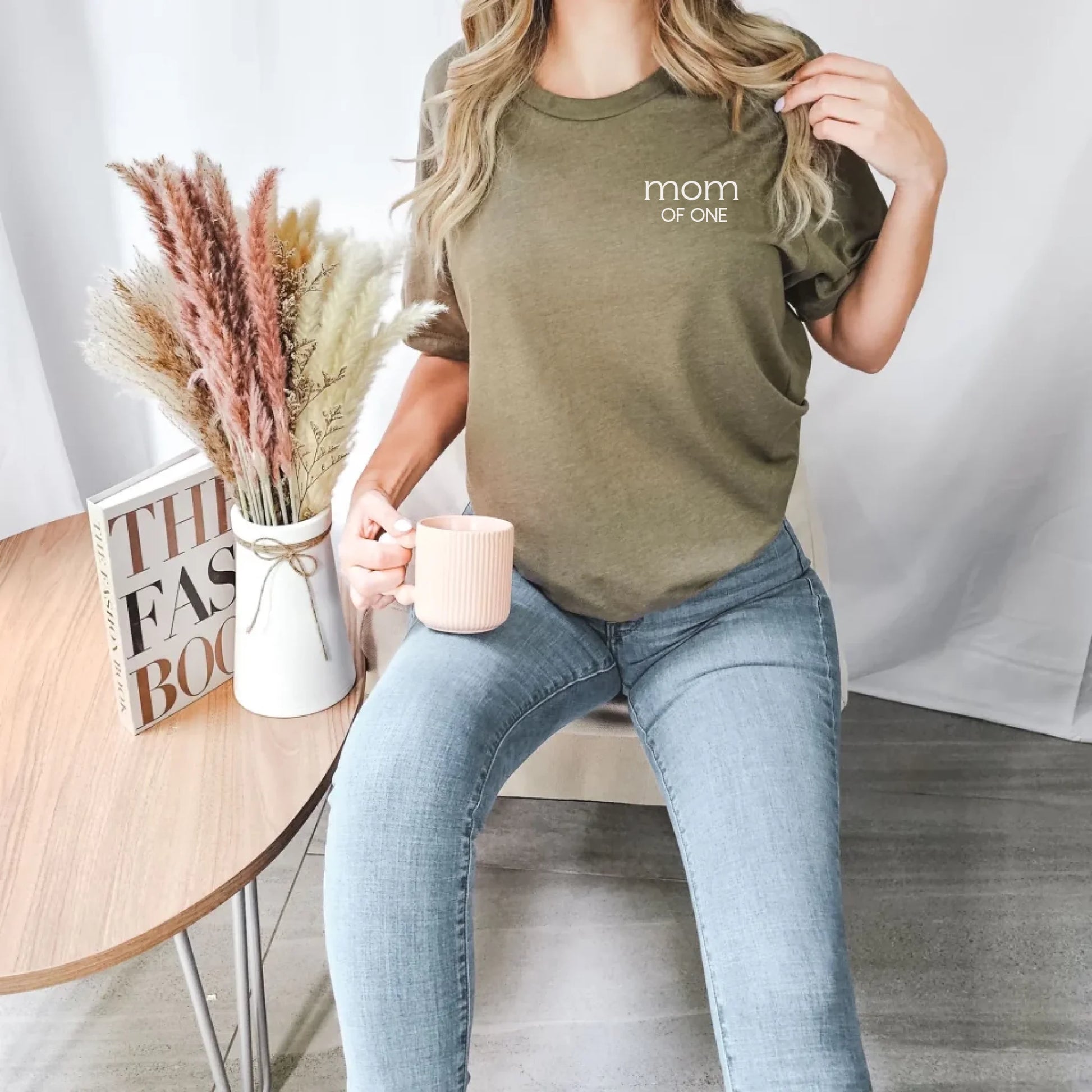 Printify Personalisiertes Mama T-Shirt "Mom of X" T-Shirt Mama Design 7 Heather Olive