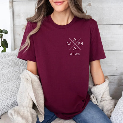 Printify T-Shirt Mama personalisiert mit Datum und "Kreuzmotiv" T-Shirt Mama Design 6 Maroon