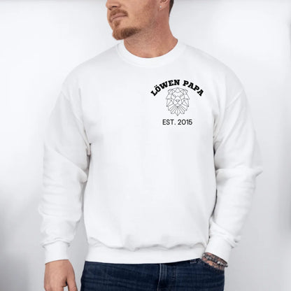 Printify Löwen Papa Sweatshirt personalisierbar Papa Sweatshirt Design 4 White