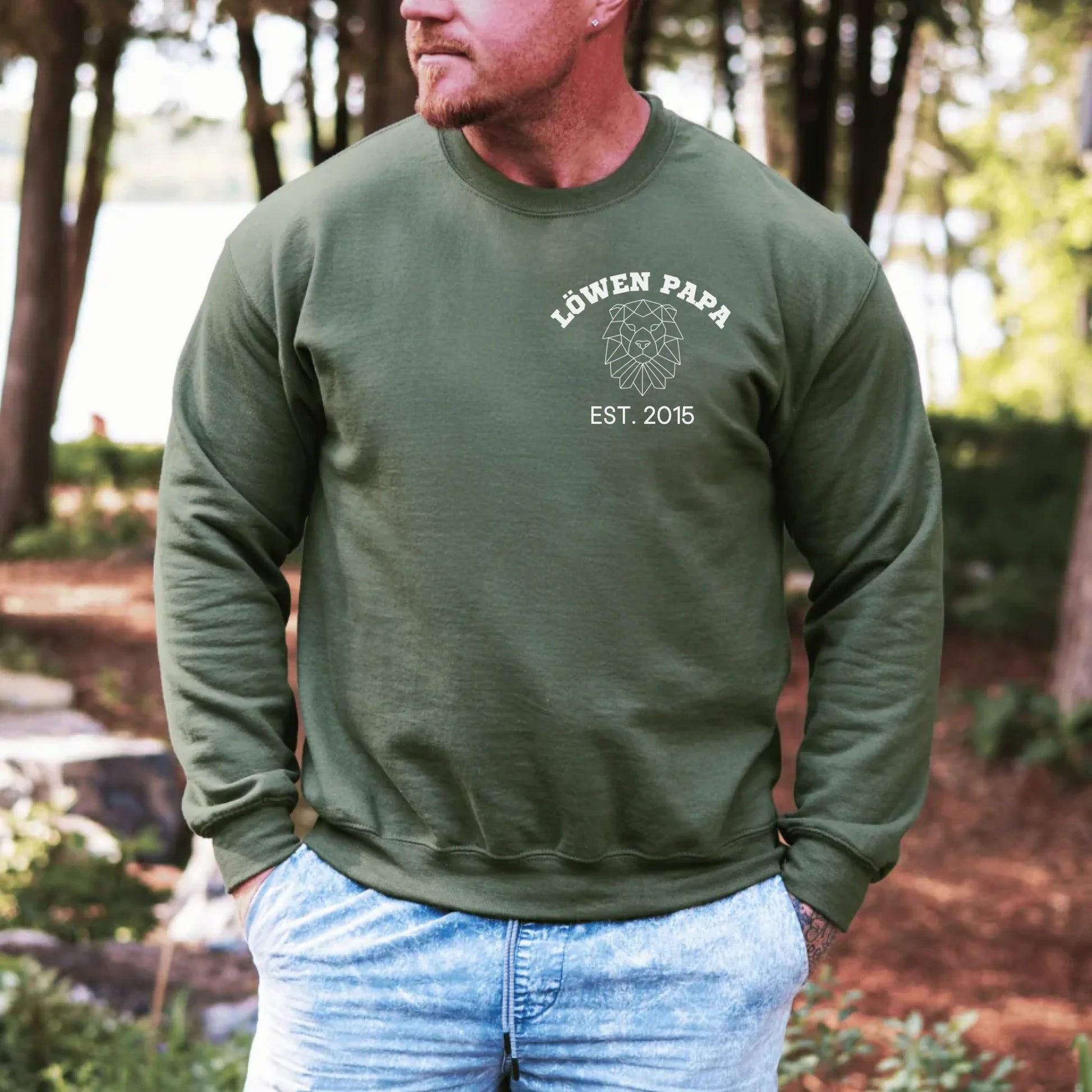 Printify Löwen Papa Sweatshirt personalisierbar Papa Sweatshirt Design 4 Military Green