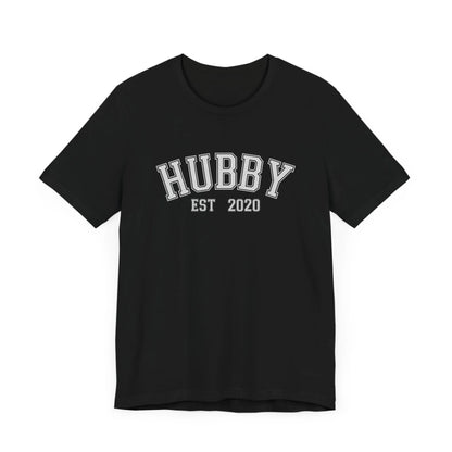 mamagibt Personalisierbarer Partner T-Shirt– Hubby mit Datum