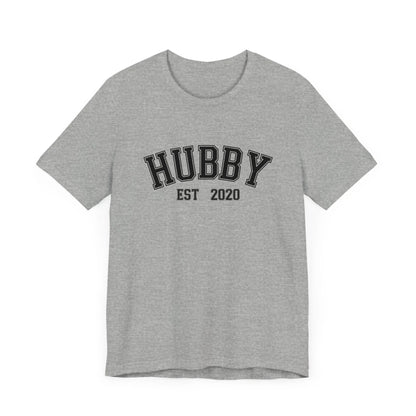 mamagibt Personalisierbarer Partner T-Shirt– Hubby mit Datum