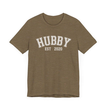mamagibt Personalisierbarer Partner T-Shirt– Hubby mit Datum