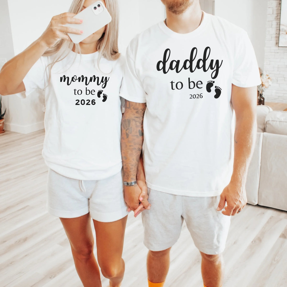 mamagibt T-Shirt Mama Baby Ankündigung T-Shirt Mama Baby Ankündigüng White personalisiert