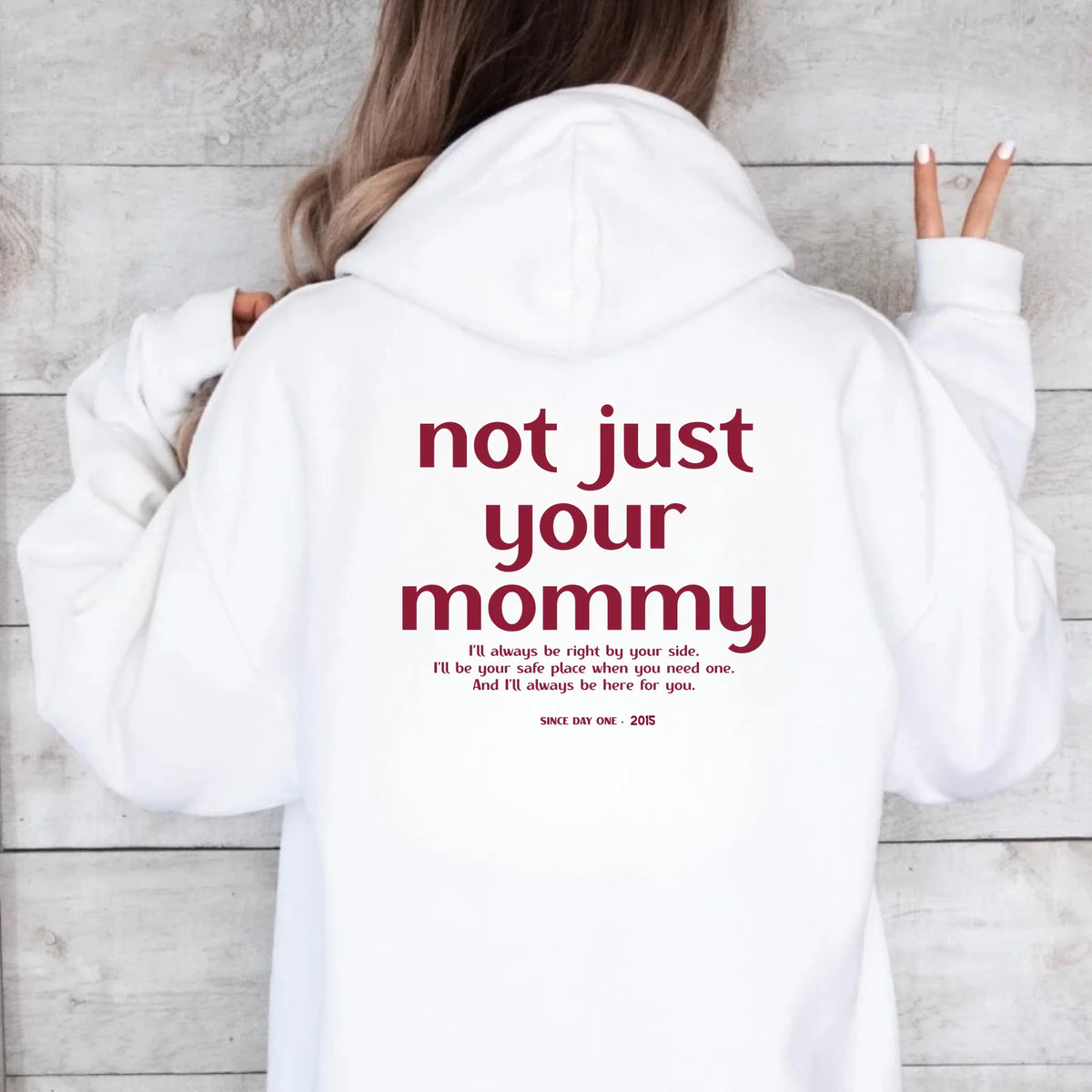 Mama_Hoodie_whitemodel