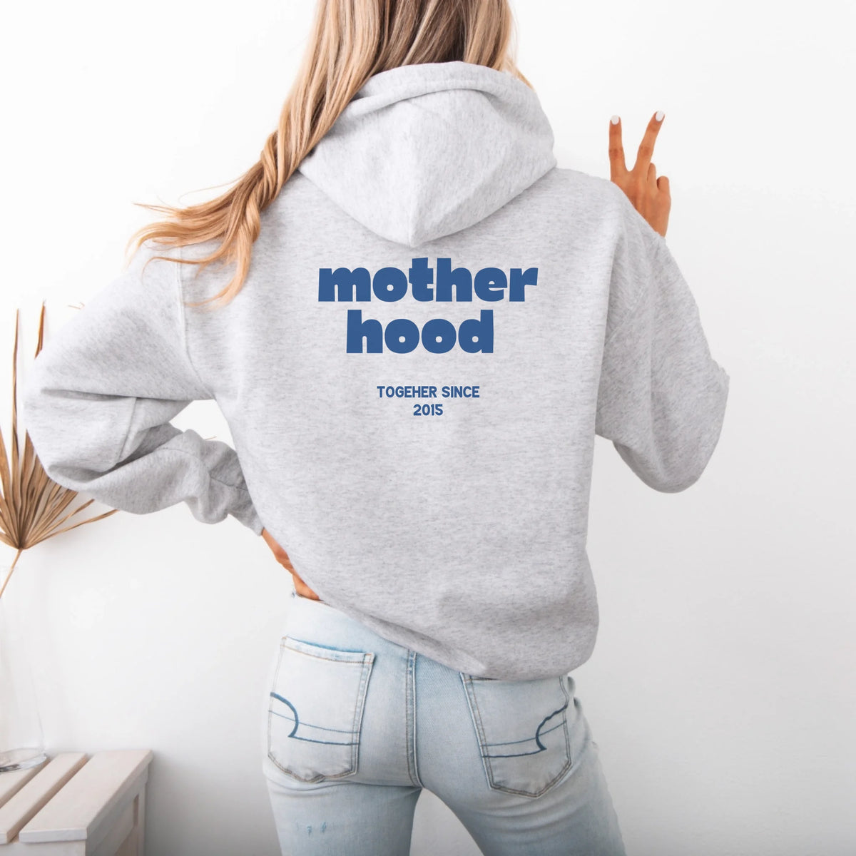 Mama_Hoodie_ash_model