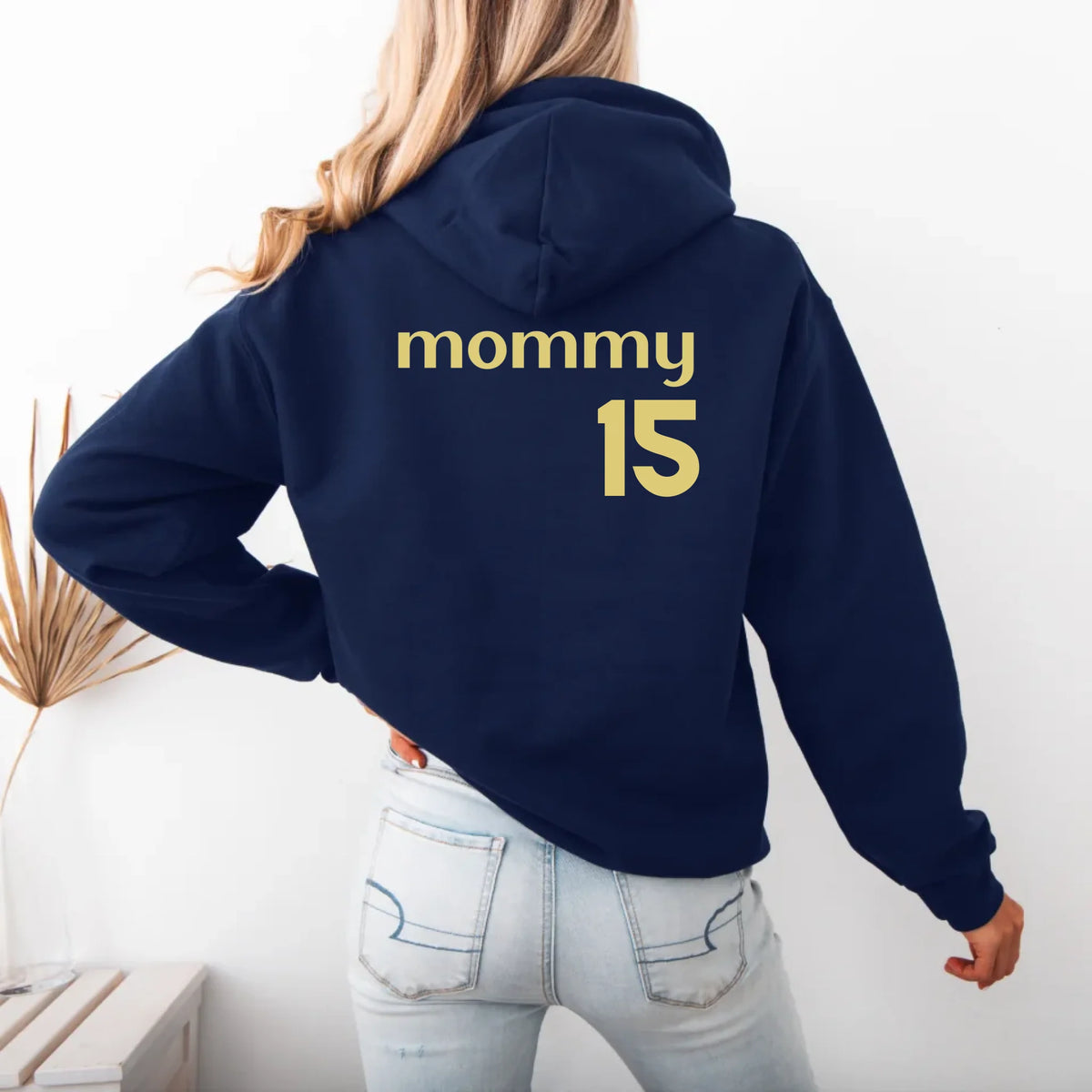 Mockup-navy-hoodie-rückseite