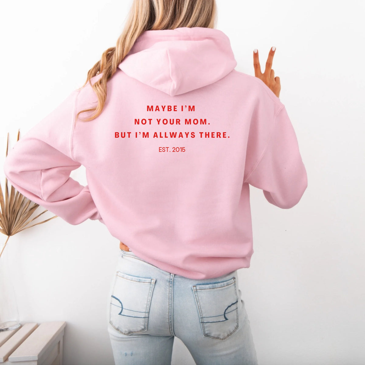 Mama_Hoodie_pink_model_4