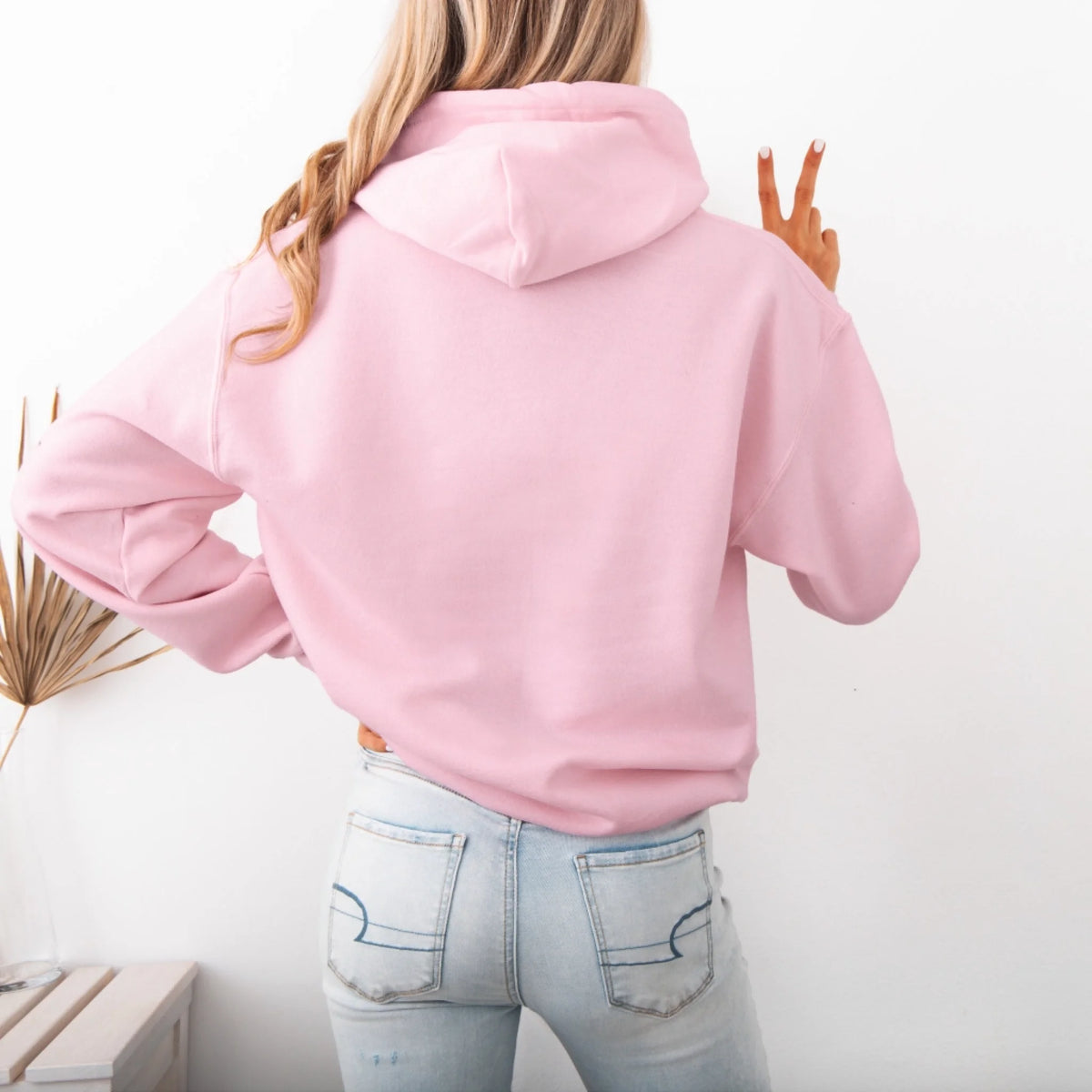 Mama_Hoodie_pink_model_4