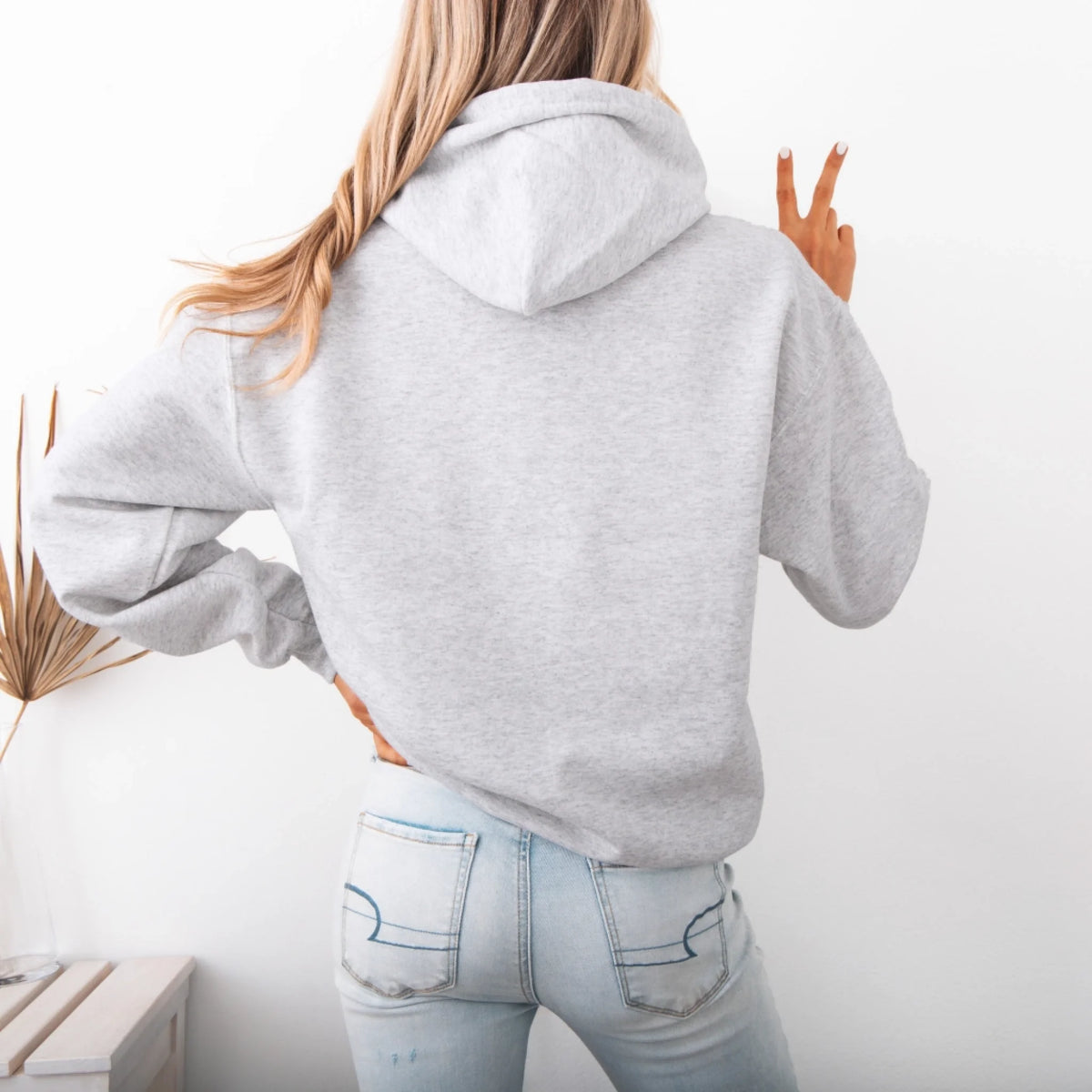 Mama_Hoodie_ash_model