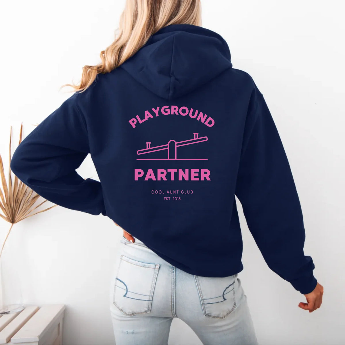 Mockup-navy-hoodie-rückseite