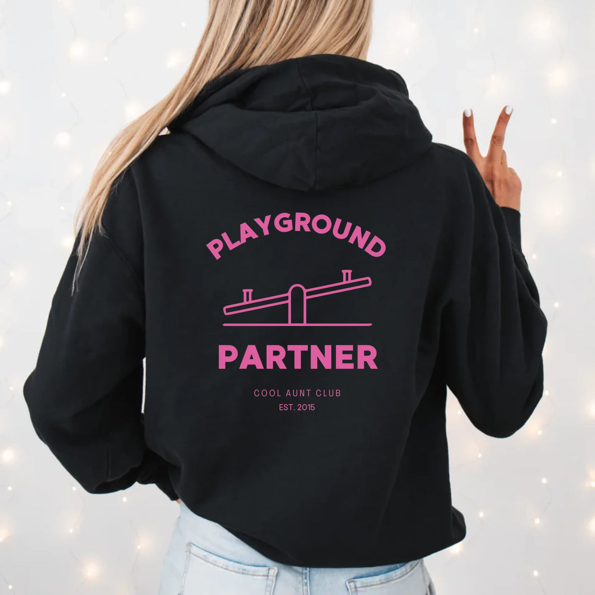 Mockup-black-hoodie-rückseite