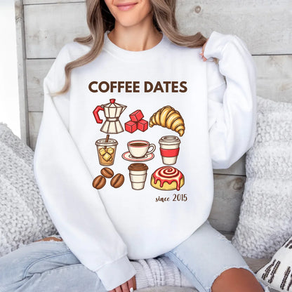mamagibt Couple Sweatshirt Coffee Date Club | Her Sweatshirt Couple Coffee Date Club | Her White personalisiert