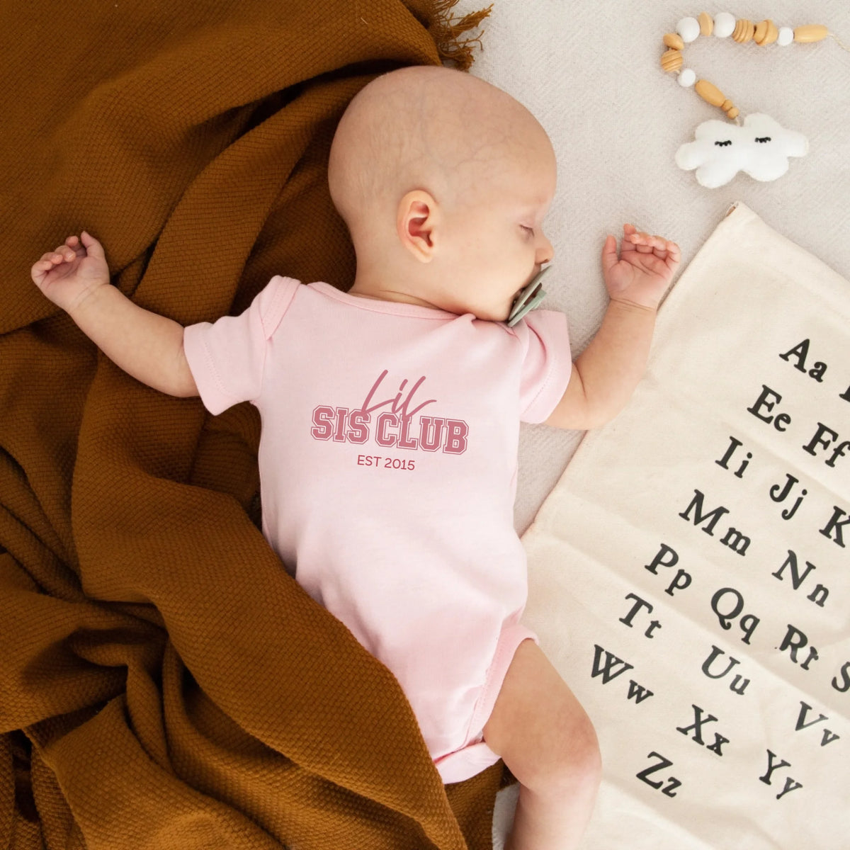 Printify Kurzarm Body lil sis club personalisiert