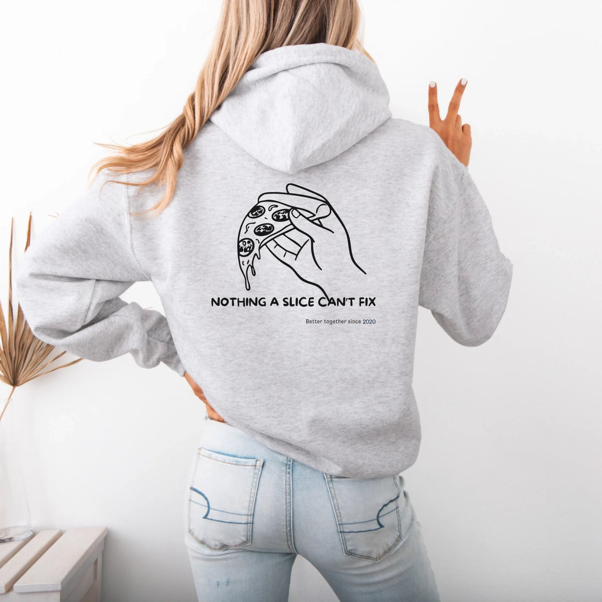 Mama_Hoodie_ash_model