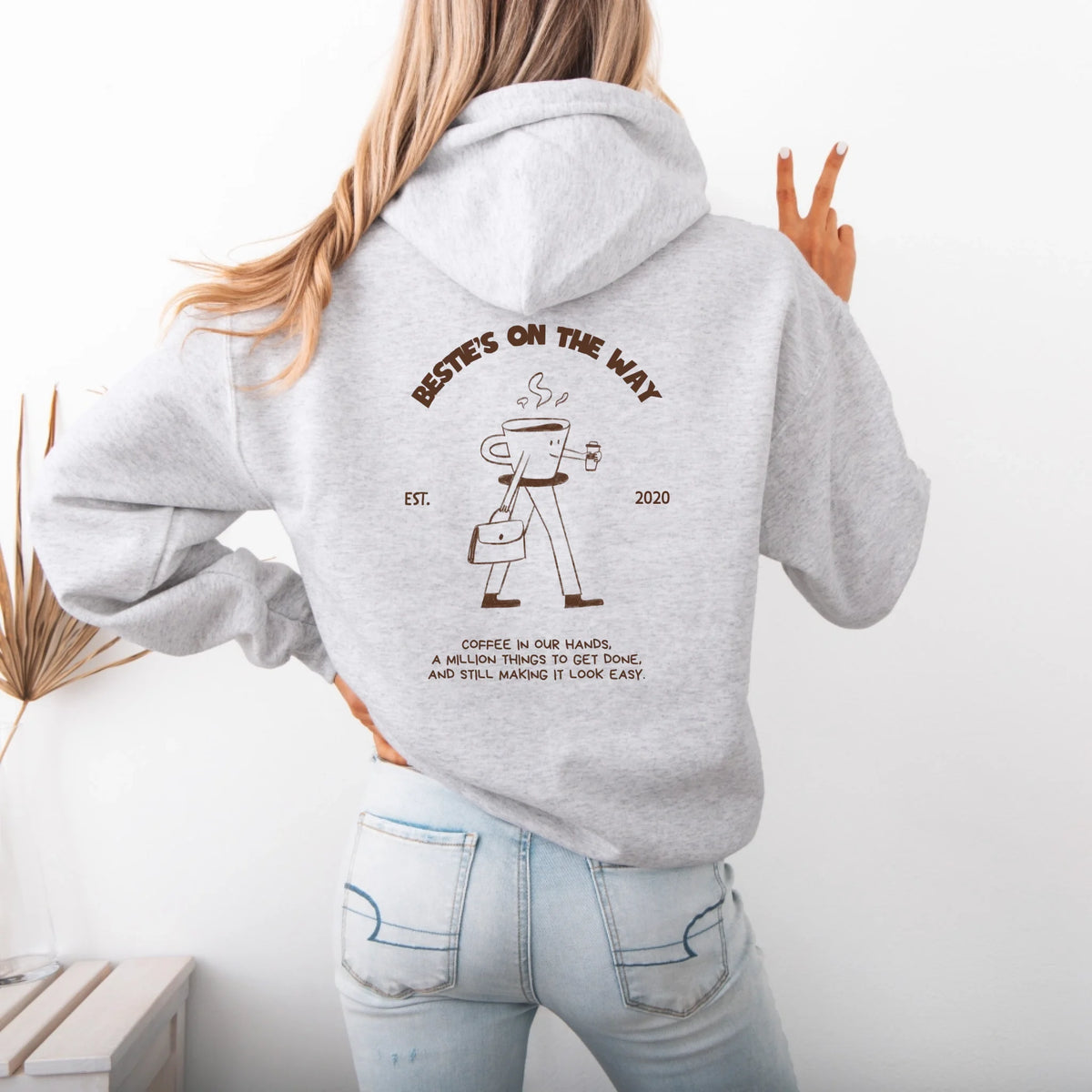 Mama_Hoodie_ash_model