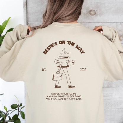mamagibt Bestie Sweatshirt on the way Sweatshirt Bestie on the way Sand personalisiert