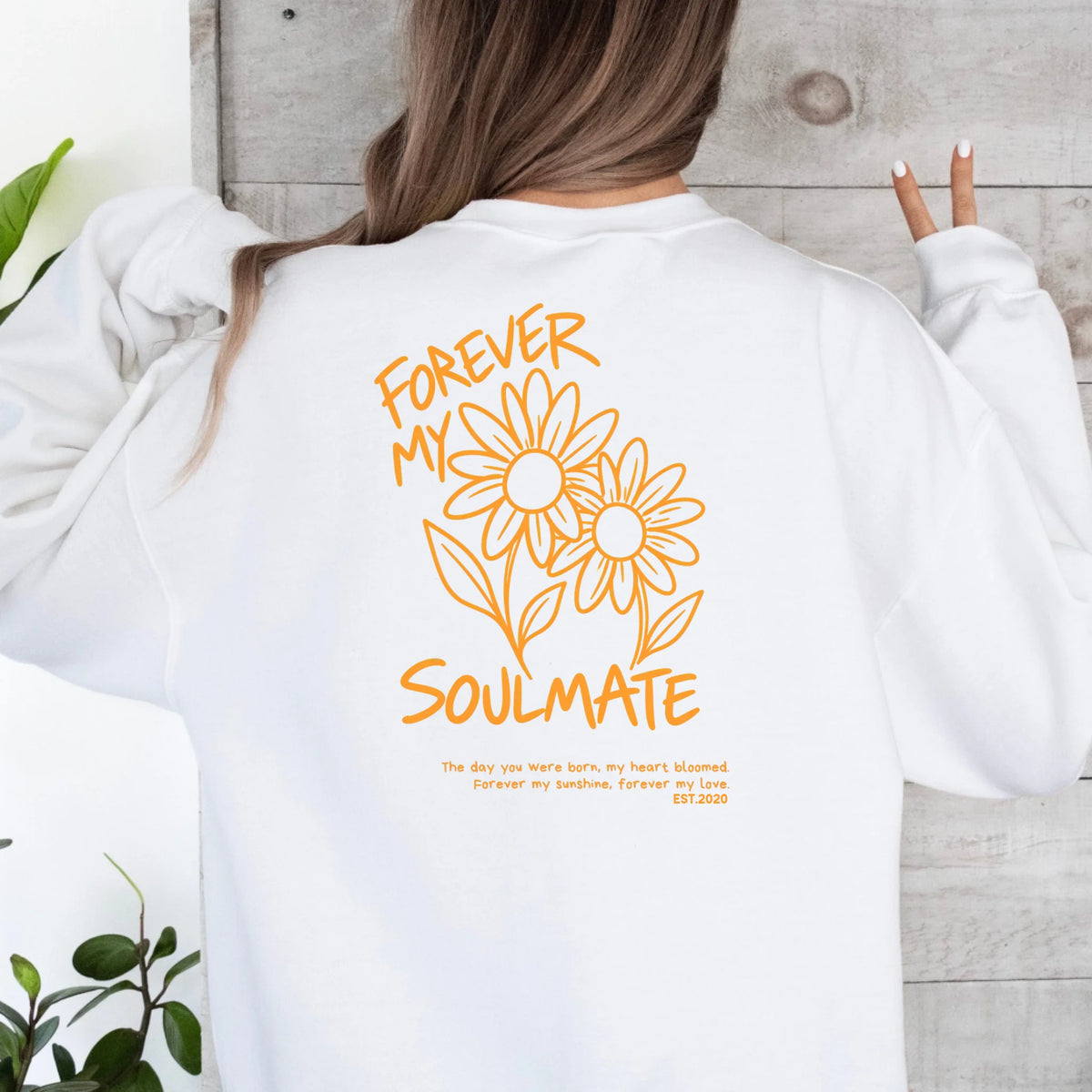 white sweatshirt back model