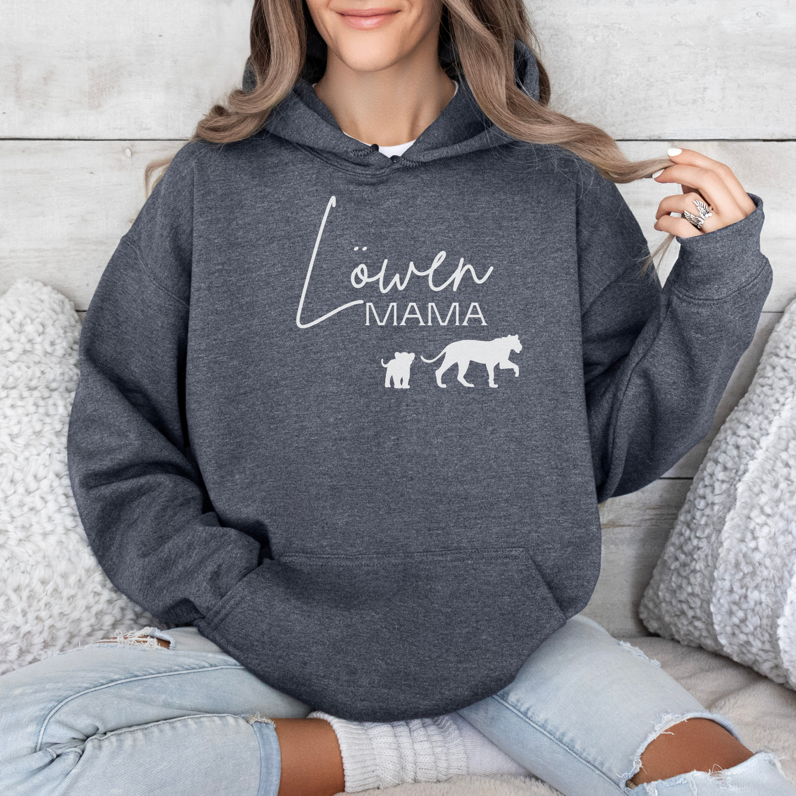 Hoodie Löwen Mama Aufdruck - mamagibt -  - #tag1# - #tag2#