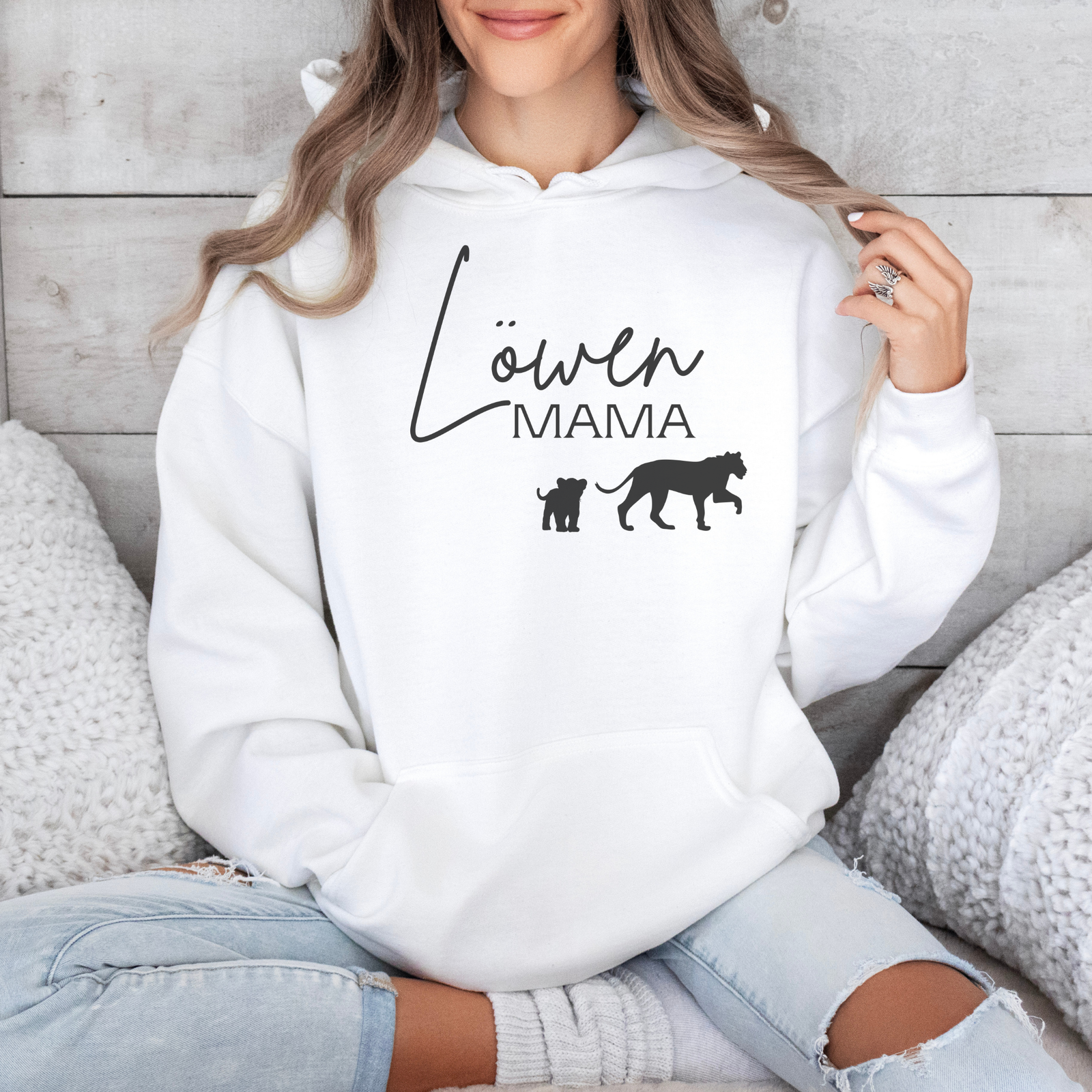 Hoodie Löwen Mama Aufdruck - mamagibt -  - #tag1# - #tag2#