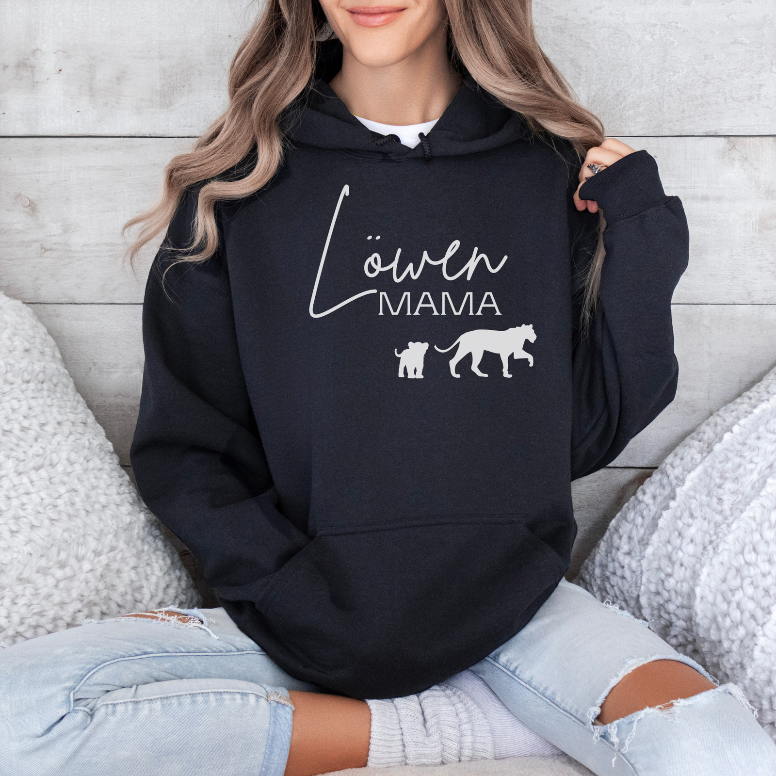 Hoodie Löwen Mama Aufdruck - mamagibt -  - #tag1# - #tag2#